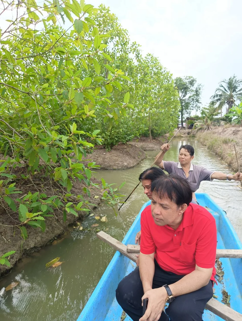 Small boat farm visit through kratom area